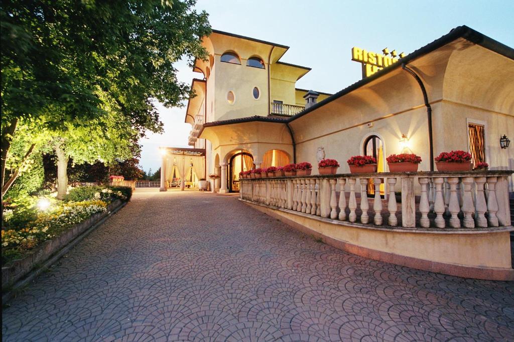 Villa Belvedere 1849 Misano di Gera dʼAdda Dış mekan fotoğraf
